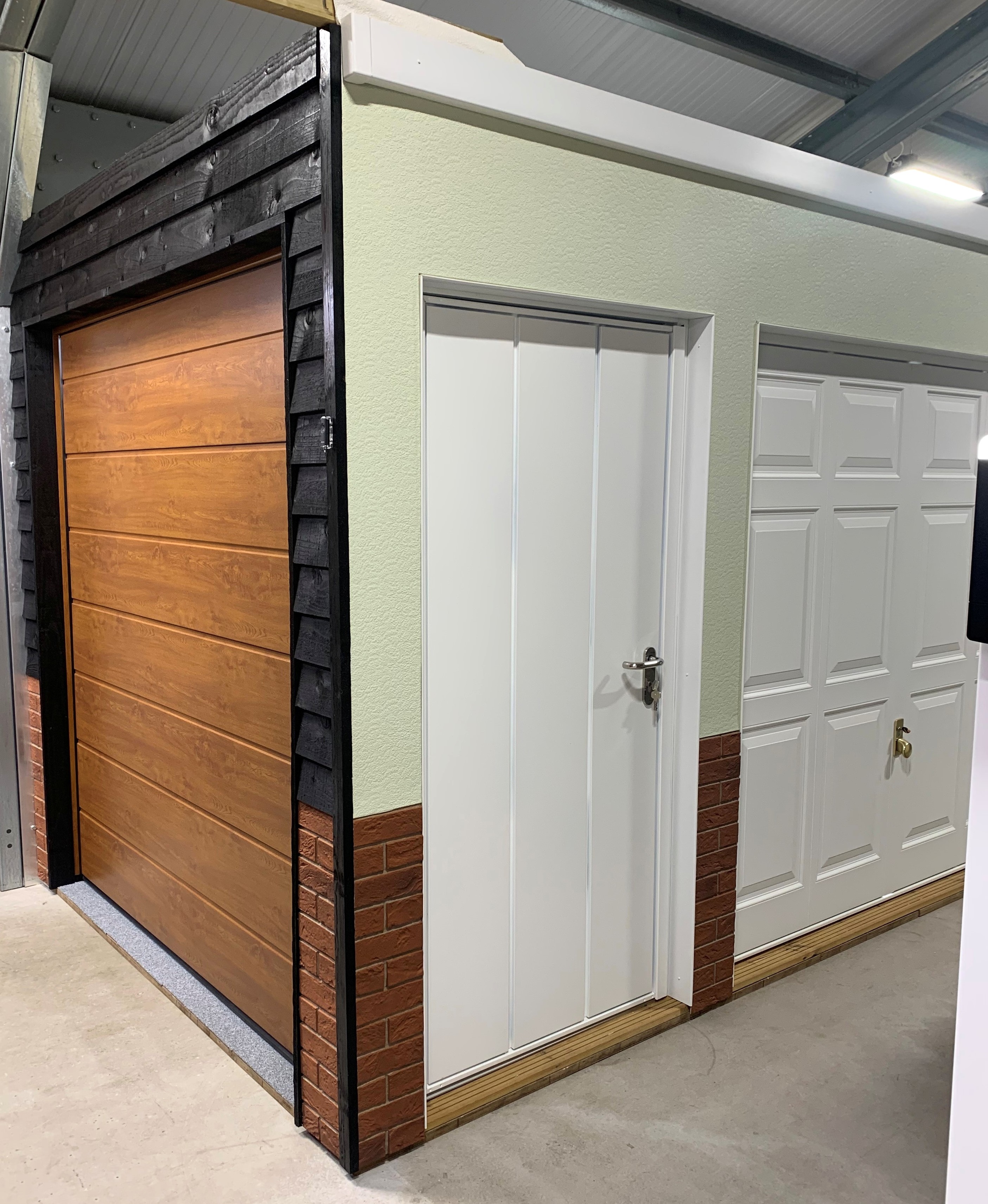 Hormann LPU42 M Rib Decograin Golden Oak, Garador Windsor Personnel Door Traffic White services in High Wycombe, Amersham & Beaconsfield Hormann LPU42 M Rib Decograin Golden Oak, Garador Windsor Personnel Door Traffic White